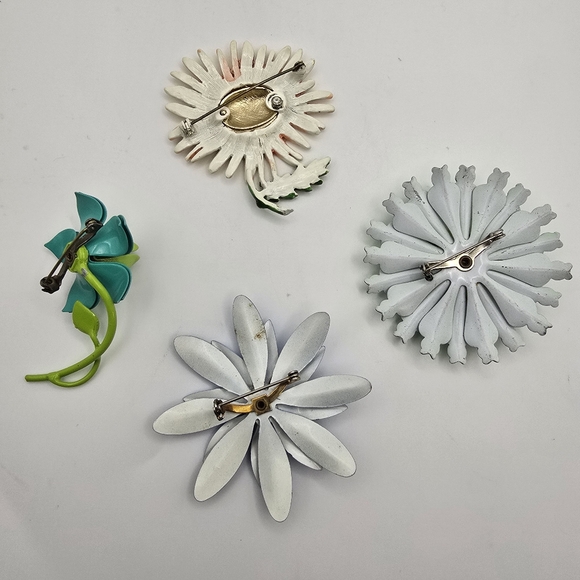 Mid-Century Enamel Flower Brooches Retro Colorful Lot - Picture 3 of 7